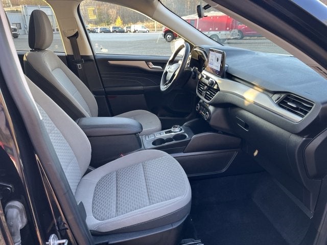 2021 Ford Escape SE - AWD...WOW!!! 14,000 MILES PLUS A MOONROOF!!!